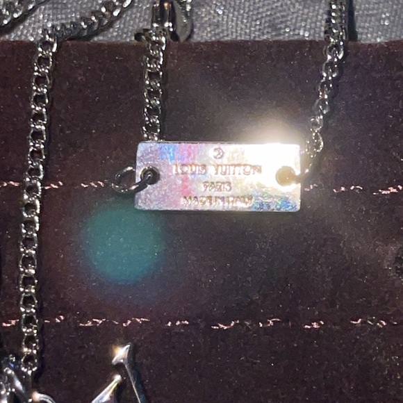 Preloved Louis Vuitton silver necklace unisex pristine condition full set. - Picture 8 of 8
